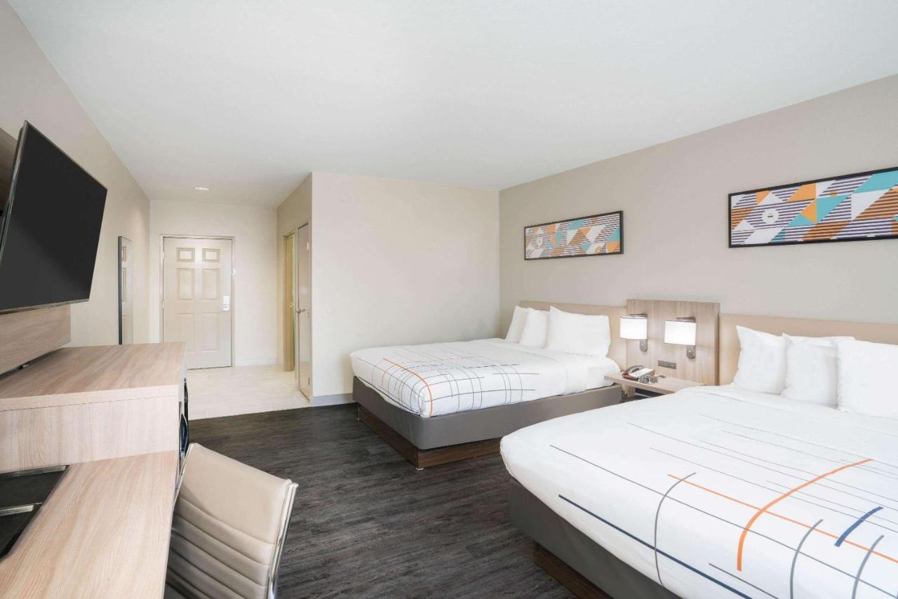 La Quinta By Wyndham Montgomery Exterior photo